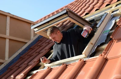 Pose de fenêtres de toit Velux aux Chapelles-Bourbon